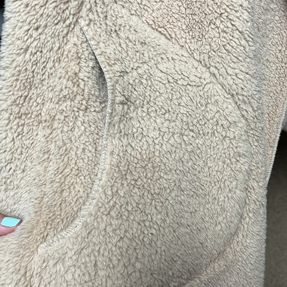 Soft Sherpa Oversized Hooded Vest - Picture 2 of 3